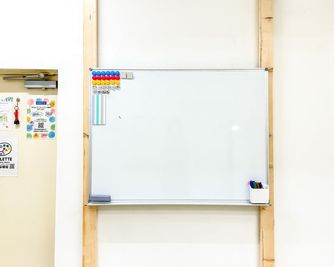 ホワイトボード設置あり - レンタルスタジオPalette 元町中華街店 レンタルスタジオPalette元町中華街店の設備の写真