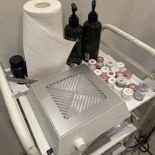UVライト・集塵機・テーブルスポットライト付ネイルサロン - MPCビル