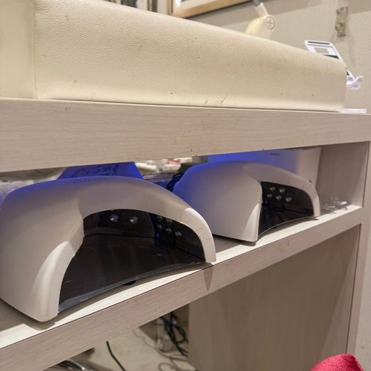 UVライト・集塵機・テーブルスポットライト付ネイルサロン - MPCビル