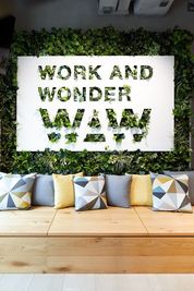 待ち合わせ可能なスペースを用意してます。 - WAW日本橋 日本橋駅地下直結　商談や打ち合わせに最適な8名様用 「会議室C」の入口の写真