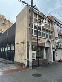 建物は古いですが、中はリノベーションしてます。 - 本町・多目的スペースの外観の写真