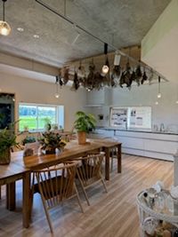 システムキッチン2台設置で料理教室にもご利用いただけます - CultureSpace & Cafe Rico CulutureSpece & Cafe Ricoの室内の写真