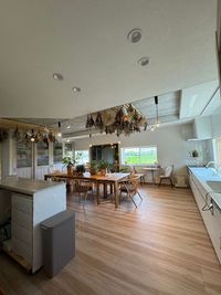 フローリング床に直接座るためのクッションもあります - CultureSpace & Cafe Rico CulutureSpece & Cafe Ricoの室内の写真