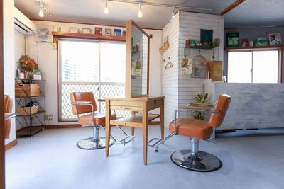 5階美容室、セット面3個 - tumugu iliya キッチン付きレンタルスペースの室内の写真