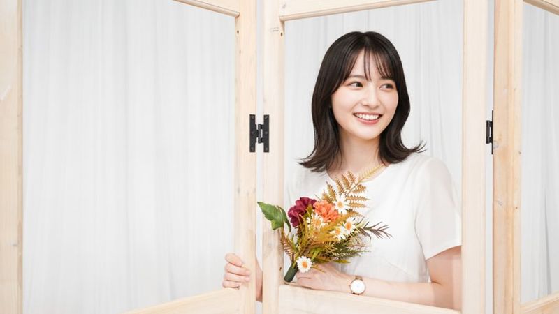 木枠のパーテーションとお花で素敵なショットが撮れます - Moffroom🧸«池袋店»🧸 レースと白ホリ風スクリーン🎞️対談・宣材撮影📸«池袋西口»の室内の写真