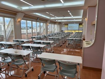 みんなの貸会議室　那覇東町店別館 東町別館701会議室[定員84+予備椅子]の室内の写真