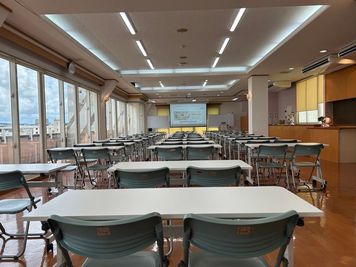 【旭橋駅5分】定員84+α名！プロジェクター含む備品・高速Wi-Fi無料！東町別館701会議室 - みんなの貸会議室　那覇東町店別館