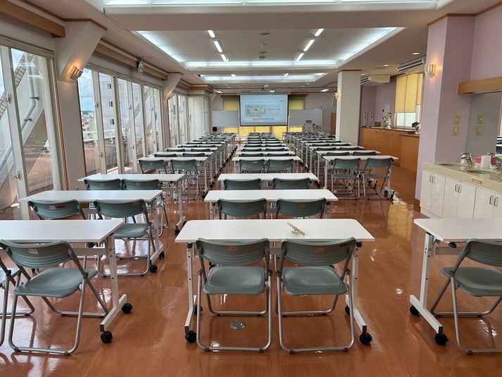 東町別館701会議室[定員84+予備椅子] - みんなの貸会議室　那覇東町店別館