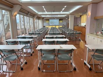 みんなの貸会議室　那覇東町店別館 東町別館701会議室[定員84+予備椅子]の室内の写真