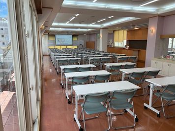 みんなの貸会議室　那覇東町店別館 東町別館701会議室[定員84+予備椅子]の室内の写真