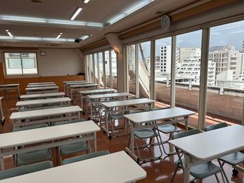 みんなの貸会議室　那覇東町店別館 東町別館701会議室[定員84+予備椅子]の室内の写真