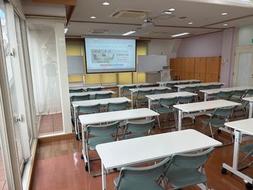 みんなの貸会議室　那覇東町店別館 東町別館701会議室[定員84+予備椅子]の室内の写真