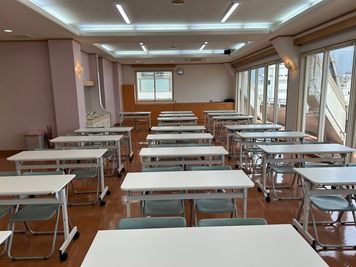 みんなの貸会議室　那覇東町店別館 東町別館701会議室[定員84+予備椅子]の室内の写真