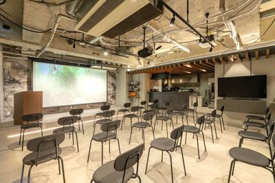 727_SpemoLOUNGE新橋の室内の写真