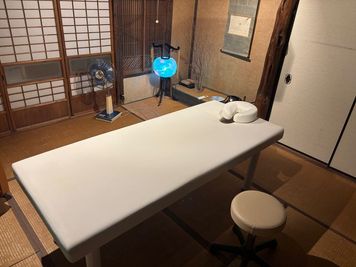 お香と音楽で独特な空間演出が可能となります。 - 昭和スペース 小江戸川越　昭和レトロなレンタル★SALON★サロンスペースの室内の写真