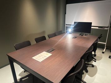完全個室で捗る空間になっております。 - BasisPoint 八王子店 【8名会議室RoomB】八王子エリアの室内の写真