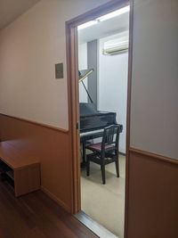 ユニスタイル鎌取 グランドピアノ防音部屋　５番番教室の室内の写真