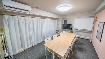 他の利用スタイル例の机配置写真をアップで取っているせいか、写真より広かったですと言われるので、かなり引きで取ってある写真です - 会議室 IFs 名古屋 会議室IFs名古屋　安くて便利できれいな会議室♪の室内の写真