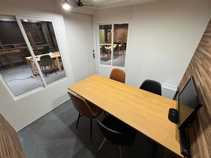 4C 1～4人用ブース - コワーキング新潟弁天