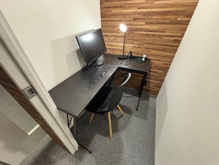 1C 1人用集中ブース - コワーキング新潟弁天