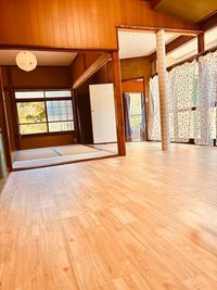 ハイハイ赤ちゃんも安心！畳の部屋あり。区切りがあるので子供の遊びスペースと大人のゆったりスペースで分けられます - レンタルスペースTia 