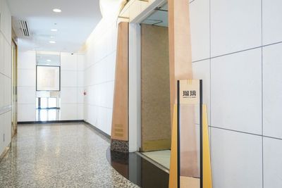 会議室「瑠璃」入り口 - アパホテル〈東京板橋駅前〉会議室「瑠璃」 貸し会議室の入口の写真