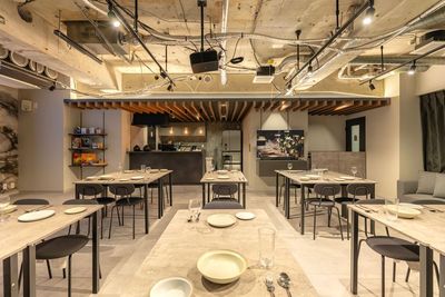 727_SpemoLOUNGE新橋の室内の写真