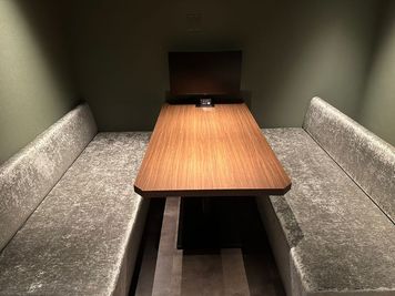 【BOX席】八王子駅徒歩3分🌸フリードリンク🍹モニター/Wi-Fi/充電器/テレワークやWeb会議に最適 - BasisPoint 八王子店