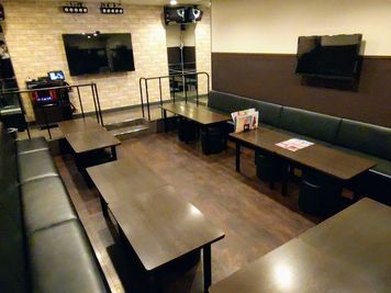 カラオケ コート・ダジュール上越店 カラオケ　パーティールームの室内の写真