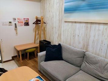 カラオケ コート・ダジュール海老名店 カラオケ　プライベートリビングの室内の写真