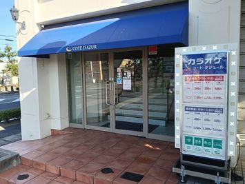 カラオケ コート・ダジュール岡山店 カラオケ　プロジェクタールームの入口の写真