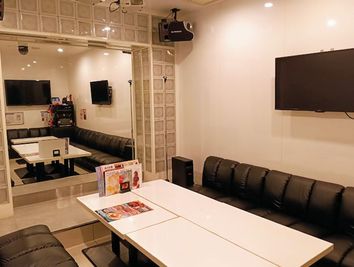 大音量で騒いでそのまま帰れる🚀駐車場あり🚗持ち込みOK☕ゴミ捨て無料🧹大型モニター📺推し会・本人不在の誕生日会🎂🧡 - カラオケ コート・ダジュール岡山店