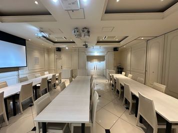 大音量で騒いでそのまま帰れる🚀駐車場あり🚗35人収容🙆‍♂❗オフ会・パーティー・懇親会🎉 - カラオケ コート・ダジュール甲府昭和店