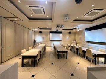 カラオケ コート・ダジュール甲府昭和店 カラオケ　パーティールームの室内の写真