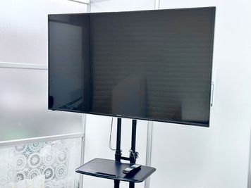 55インチモニタ
プロジェクター、スクリーンの代わりとしてこちらのディスプレイを利用することが可能です。 - S ＊PLACE 名古屋駅前 大会議室の設備の写真
