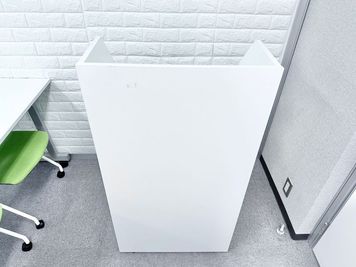 演台
マイクはありません。 - S ＊PLACE 名古屋駅前 大会議室の室内の写真