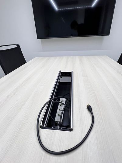 【8名会議室】RoomB - コワーキングスペースMangrove