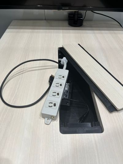 【4名会議室】RoomC - コワーキングスペースMangrove