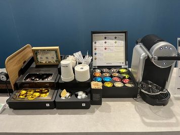ネスプレッソ・コーヒーマシン(無料) - コワーキングスペースMangrove 【4名会議室】RoomDの設備の写真