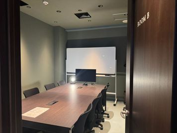 【8名会議室RoomB】八王子駅徒歩3分！受付スタッフ常駐で安心サポート◎/モニター/Wi-Fi/充電器/Web会議等に最適 - BasisPoint 八王子店