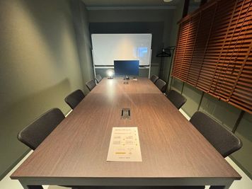 打ち合わせや商談利用で好評の会議室です。 - BasisPoint 八王子店 【8名会議室RoomB】八王子エリアの室内の写真