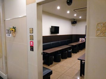 カラオケ コート・ダジュール海老名店 カラオケ　パーティールームの室内の写真