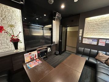 カラオケ コート・ダジュール甲府昭和店 カラオケ　VIPルームの室内の写真