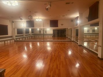 大人数、多人数歓迎!広さ115㎡の多目的レンタルスペース イベント、ダンスなどに利用できる鏡付きスタジオ - レンタルスタジオ中村公園