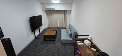 大画面のテレビもあるので、映画鑑賞や推し活にも最適です - ネストルームーNest Roomーの室内の写真