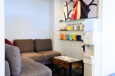 待合もゆったりしたスペースになています。 - 代官山美容室ARC＋ レンタルスペースの室内の写真