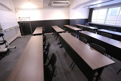 リンクスペース神田B　駅近貸会議室/ゆったり懇親会/セミナー会場 リンクスペース神田B🌙【貸会議室/懇親会/セミナー/講習会】の室内の写真