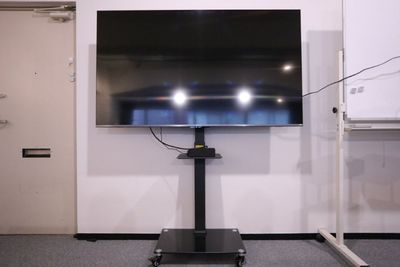 モニター - リンクスペース神田B　駅近貸会議室/ゆったり懇親会/セミナー会場 リンクスペース神田B🌙【貸会議室/懇親会/セミナー/講習会】の室内の写真