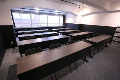 リンクスペース神田B　駅近貸会議室/ゆったり懇親会/セミナー会場 リンクスペース神田B🌙【貸会議室/懇親会/セミナー/講習会】の室内の写真