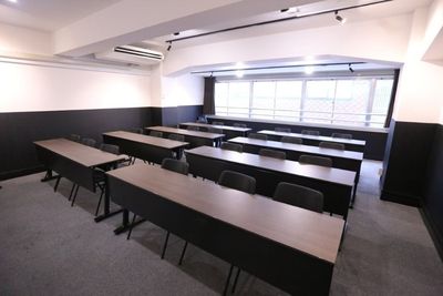 リンクスペース神田B　駅近貸会議室/ゆったり懇親会/セミナー会場 リンクスペース神田B🌙【貸会議室/懇親会/セミナー/講習会】の室内の写真